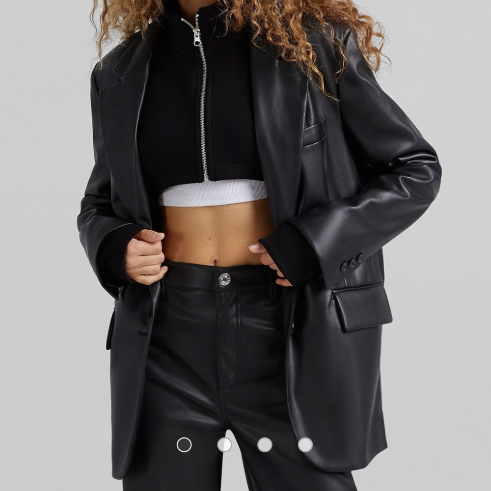 Bershka oversized faux leather blazer in black
Size M/L